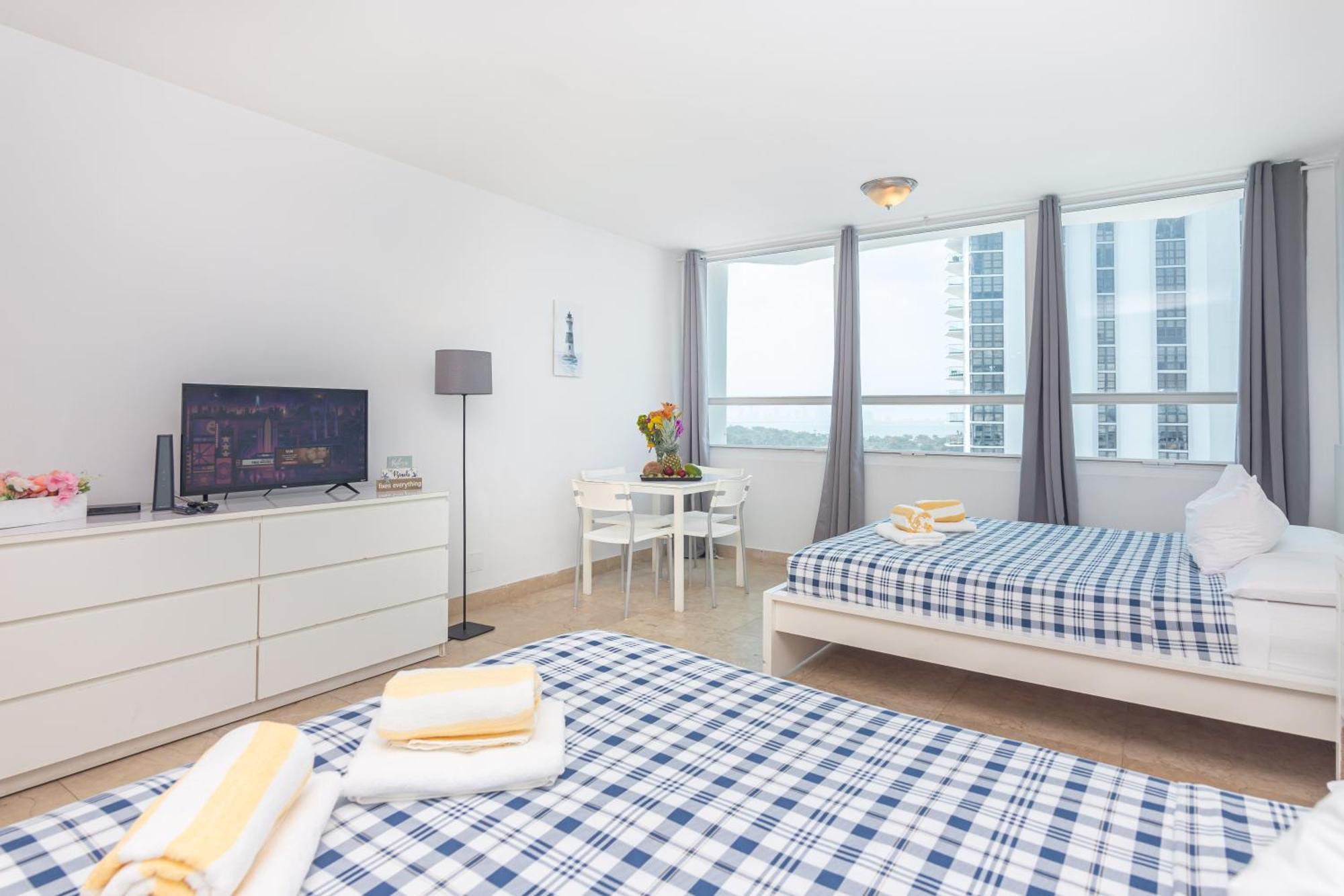 Girasole Rentals Suites ไมอามีบีช ภายนอก รูปภาพ
