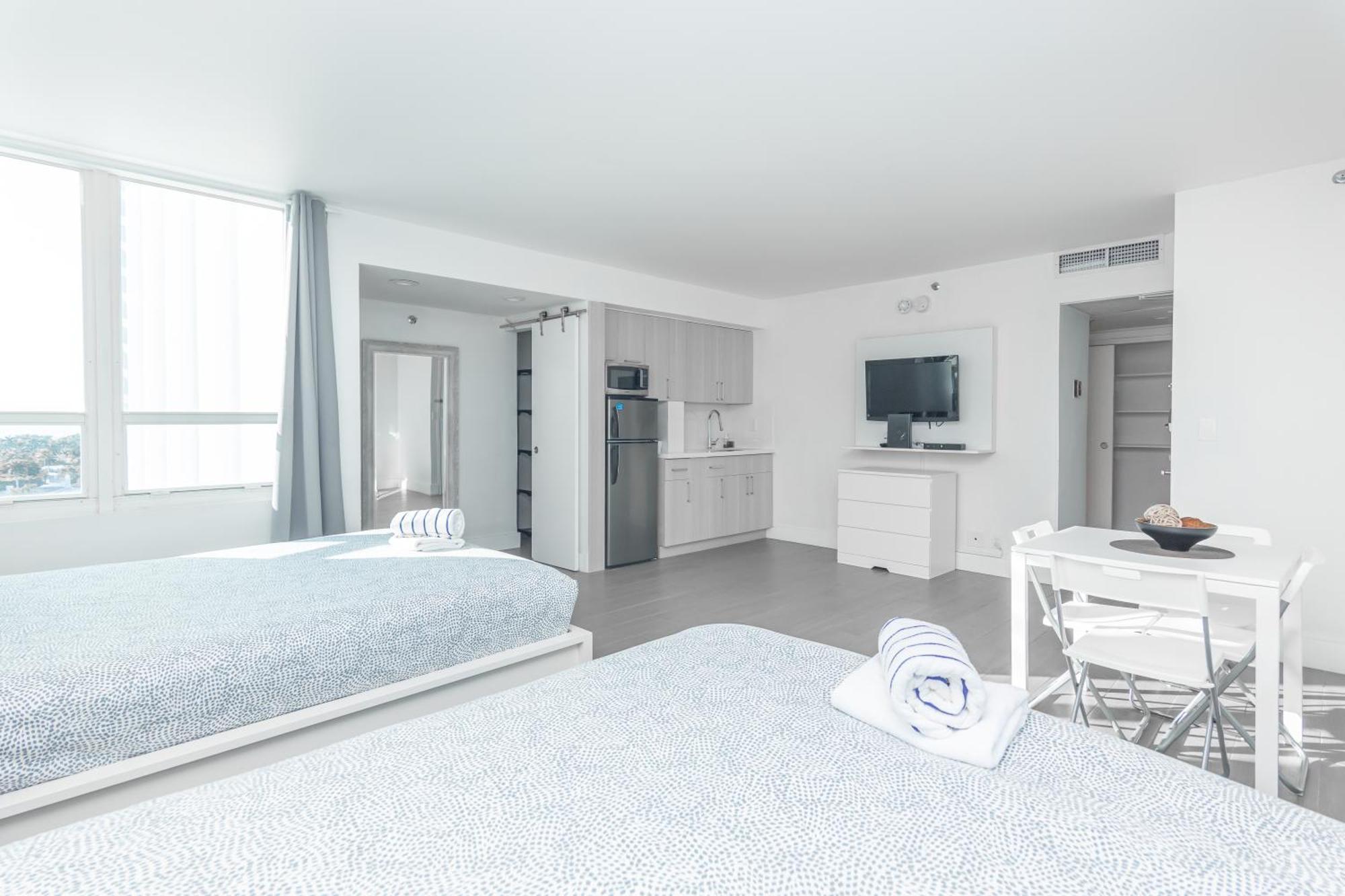 Girasole Rentals Suites ไมอามีบีช ห้อง รูปภาพ