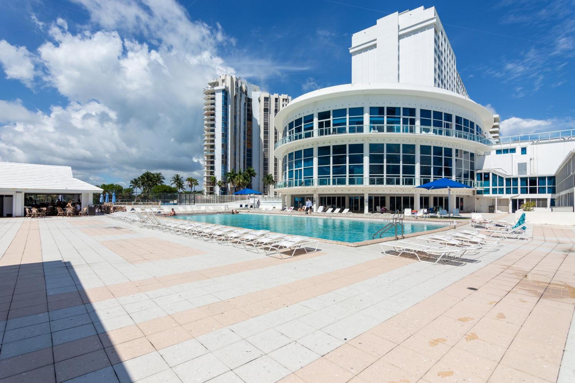 Girasole Rentals Suites ไมอามีบีช ภายนอก รูปภาพ