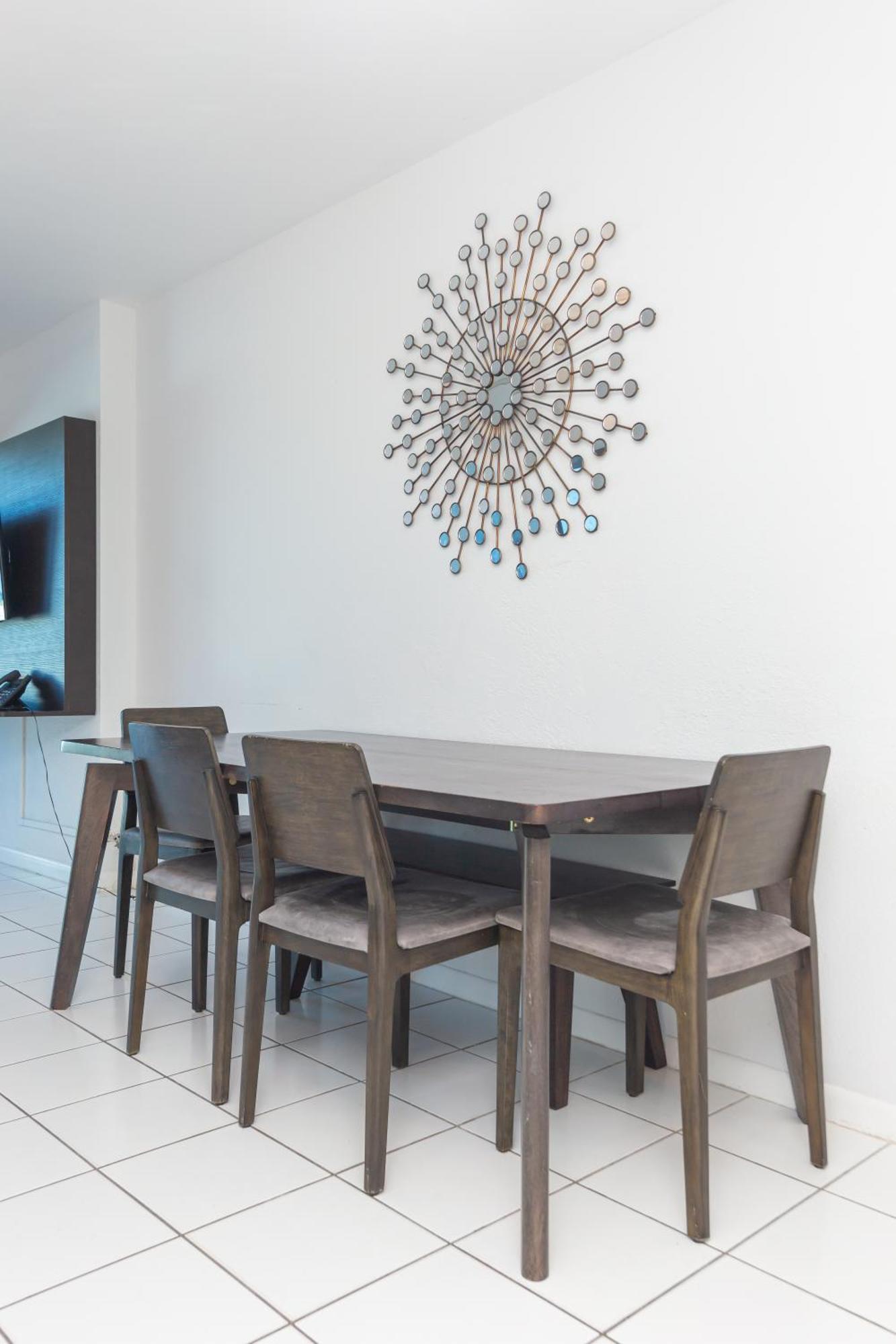 Girasole Rentals Suites ไมอามีบีช ห้อง รูปภาพ